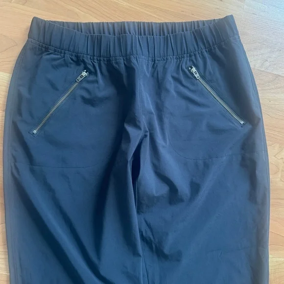 Athleta Aspire Cinch Leg Ankle Pant in Flint
Gray- 4 - Picture 3 of 7